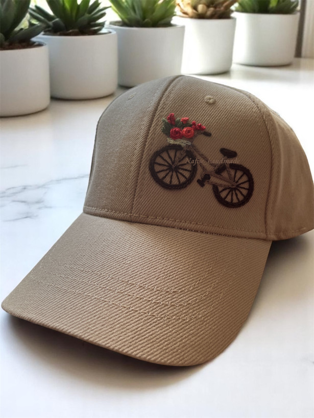 کلاه بیسبالی با طرح دوچرخه